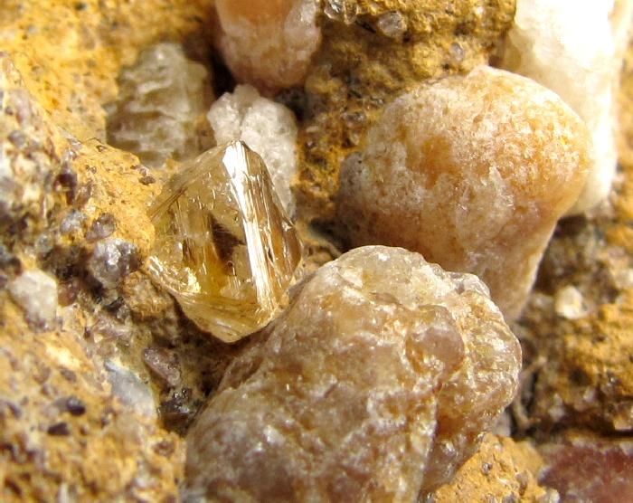 Yellow octahedral Diamond crystal (RARE) on conglomerate Diamantina